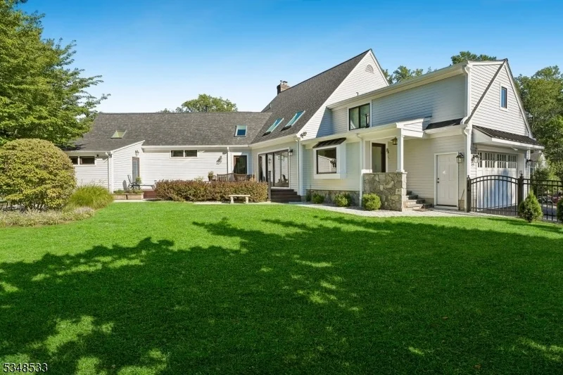 Photo of 11 Meadowbrook Ct