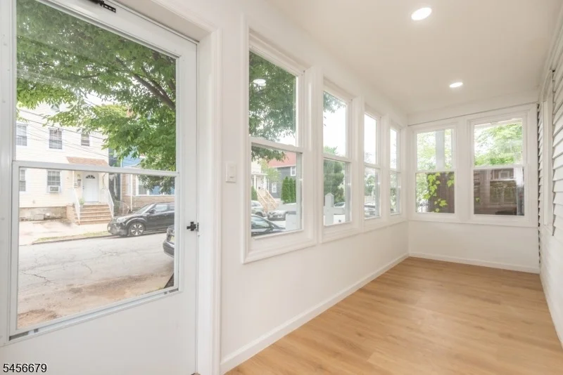 Photo of 549 Beach St