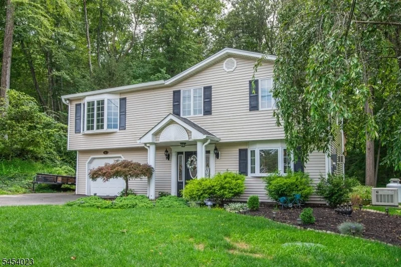 Photo of 42 Scenic Dr