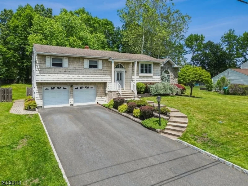 Photo of 18 Mary Ellen Dr