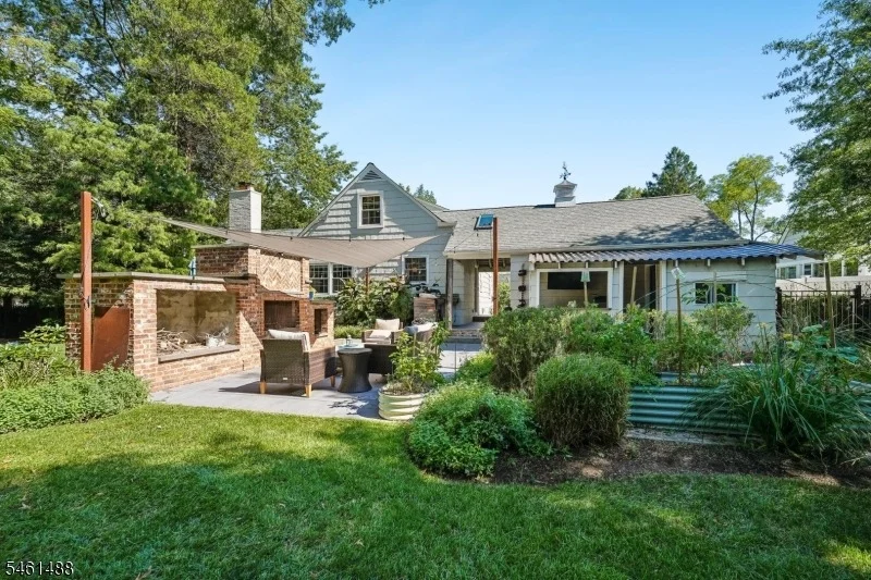 Photo of 1400 Orchard Rd