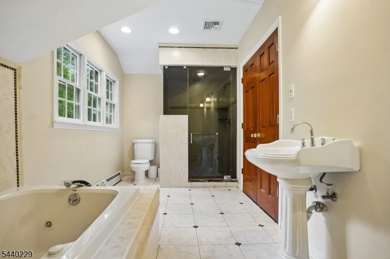 Photo of 63 Edgewood Dr