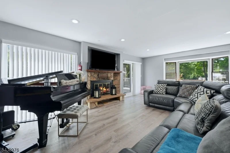 Photo of 190 Pine Brook Rd