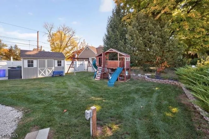 Photo of 6 White Oak Ln