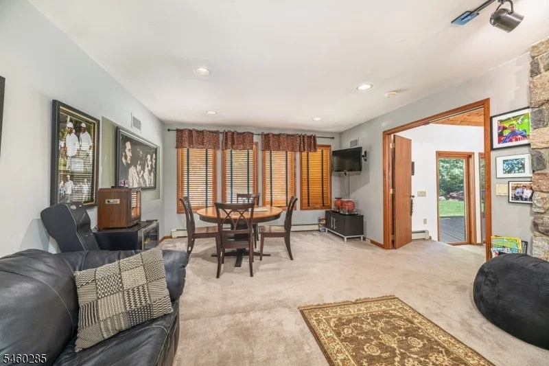 Photo of 33 Radcliffe Dr