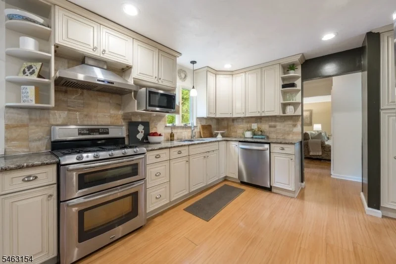 Photo of 43 Chaucer Dr