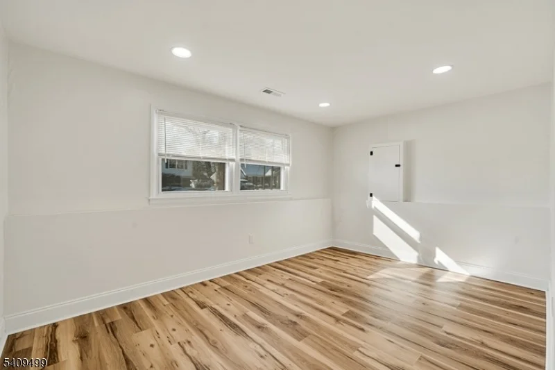 Photo of 33 Sycamore Dr