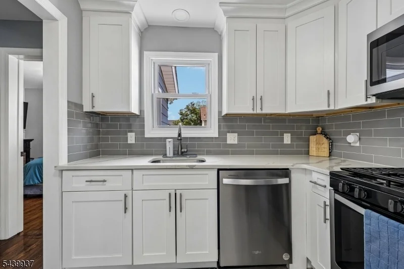 Photo of 377 Parker Ave