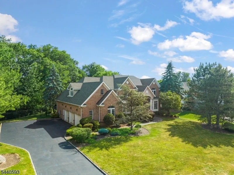 Photo of 33 Fox Run