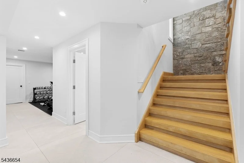 Photo of 9 Hilltop Rd