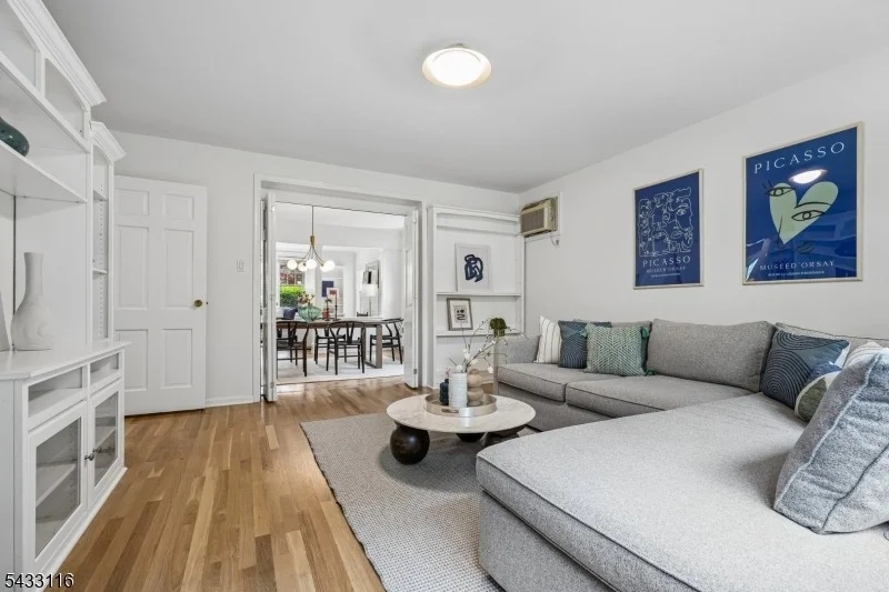 Photo of 108 Oakview Ave