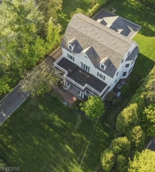 Photo of 77 Kent Place Blvd
