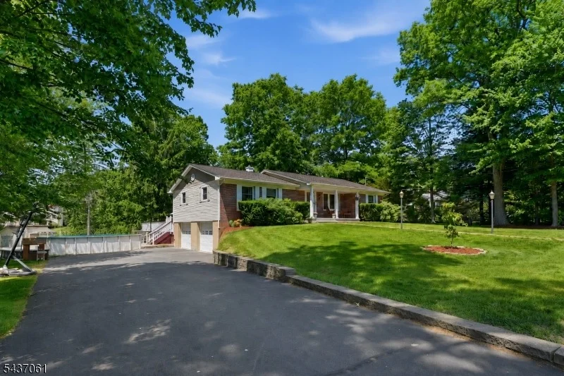 Photo of 16 Windsor Dr
