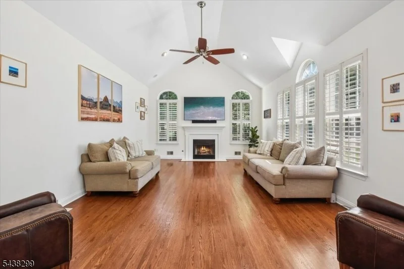 Photo of 7 Donna Ln