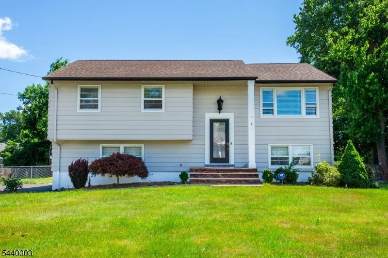 Photo of 8 Kennedy Dr