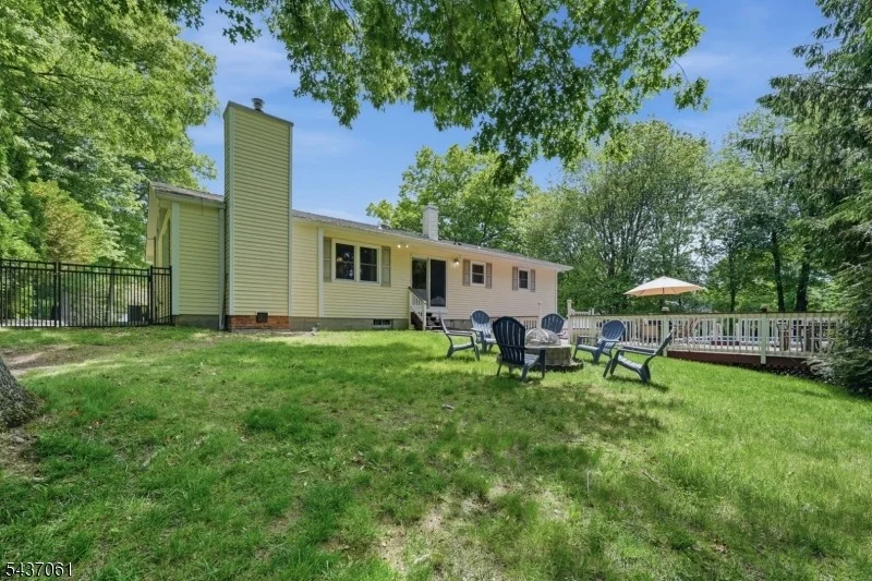 Photo of 16 Windsor Dr