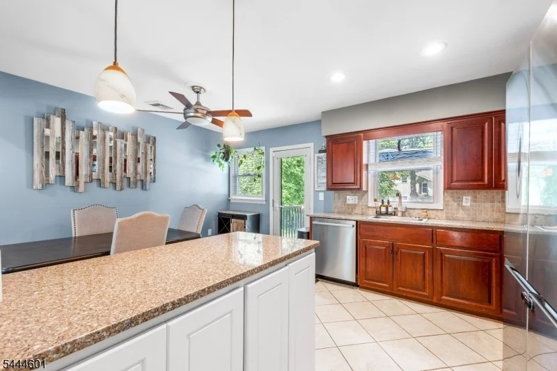 Photo of 561 Rogers Dr