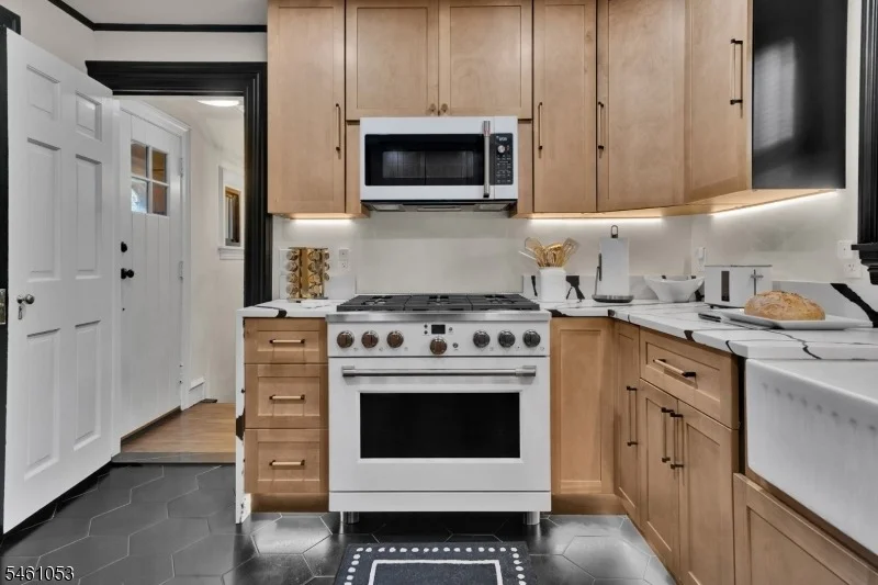 Photo of 901 Belvidere Ave