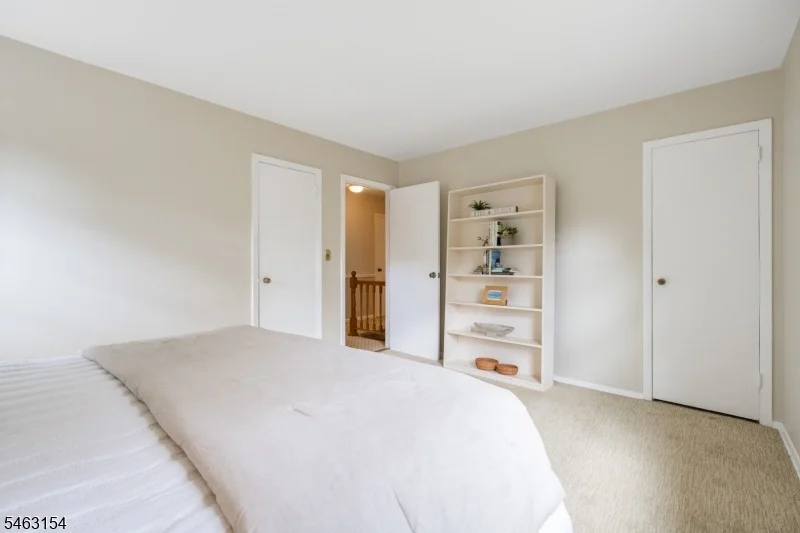 Photo of 43 Chaucer Dr