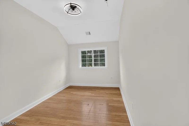 Photo of 893 Lakehurst Ave