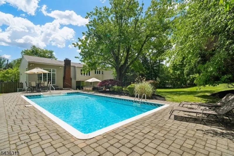 Photo of 18 Mary Ellen Dr