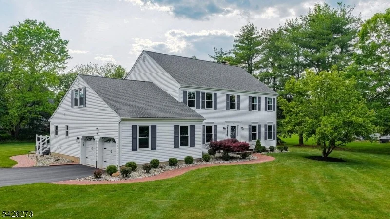 Photo of 77 Ridgeview Dr