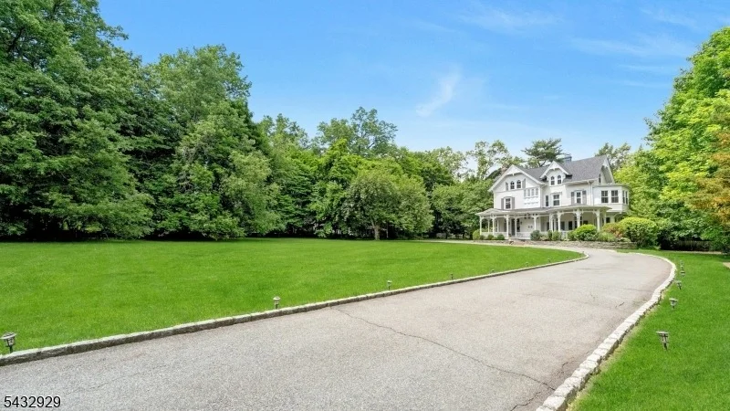 Photo of 42 Llewellyn Rd