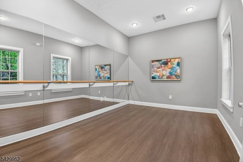 Photo of 104 Albert Ct