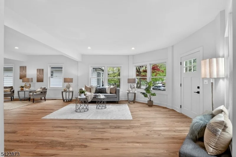 Photo of 287 Orange Rd