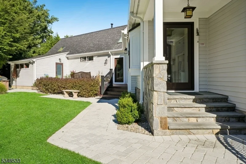 Photo of 11 Meadowbrook Ct