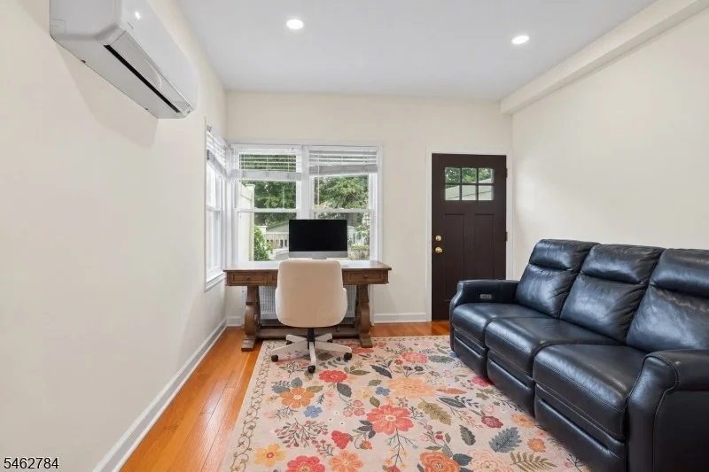 Photo of 35 Clinton St