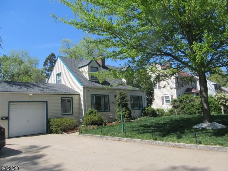 Photo of 815 Mountain Ave