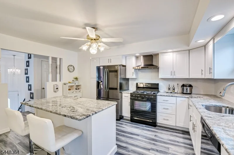 Photo of 737 W 8Th St