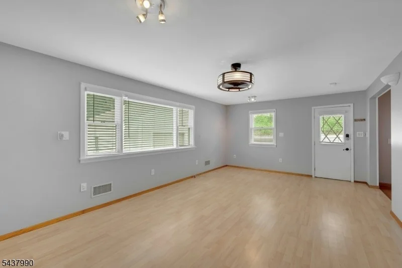 Photo of 451 Chestnut St