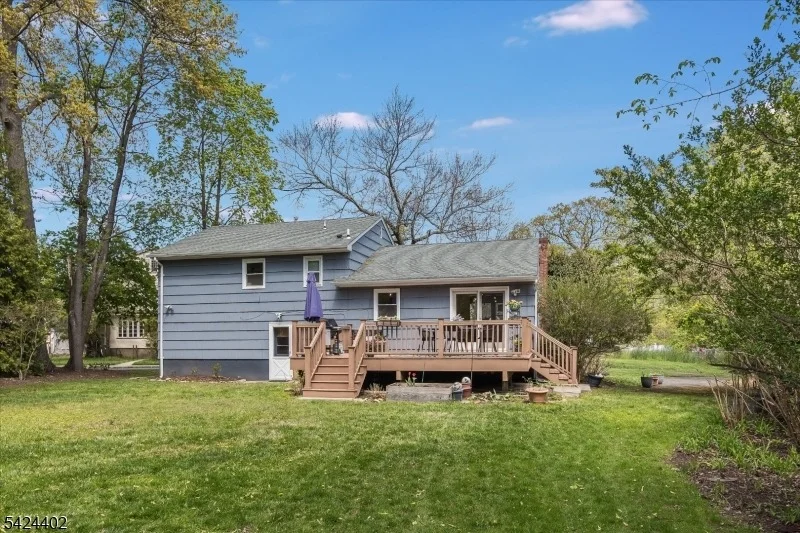 Photo of 30 Bellaire Dr