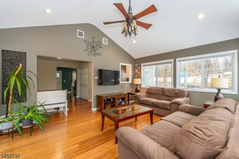 Photo of 152 New Rd