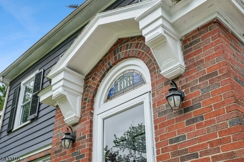 Photo of 108 Oakview Ave