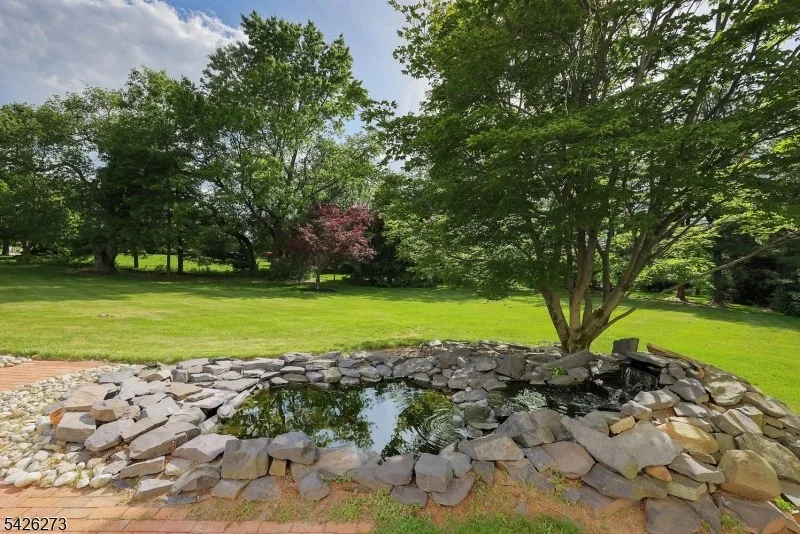 Photo of 77 Ridgeview Dr