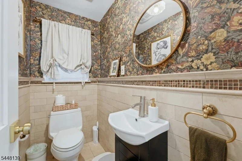 Photo of 102 Mortimer Ave