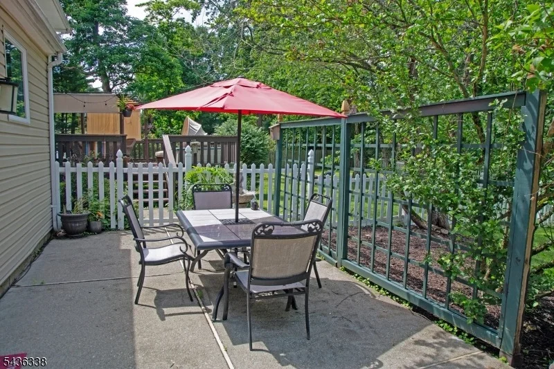 Photo of 4 Laurel Pl