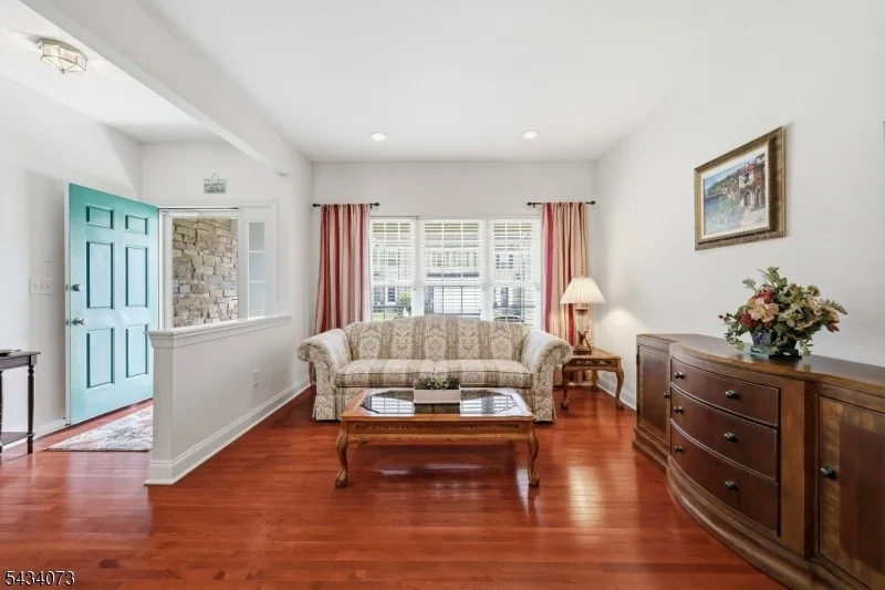Photo of 81 Washington Square Circle