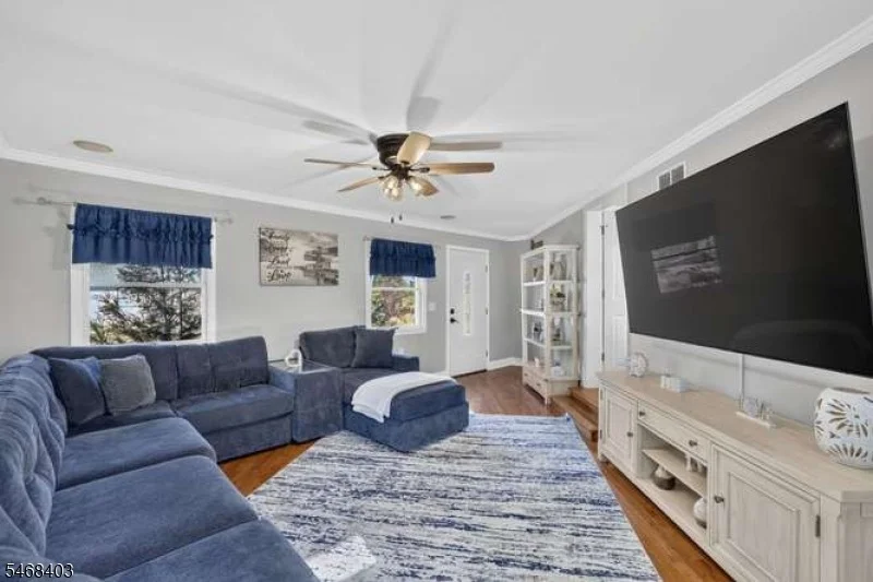 Photo of 6 White Oak Ln