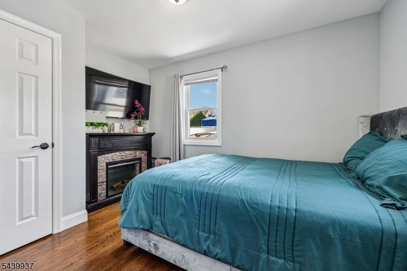 Photo of 377 Parker Ave