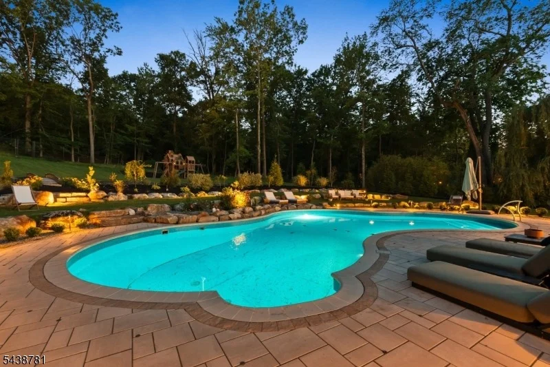 Photo of 60 Nottingham Dr