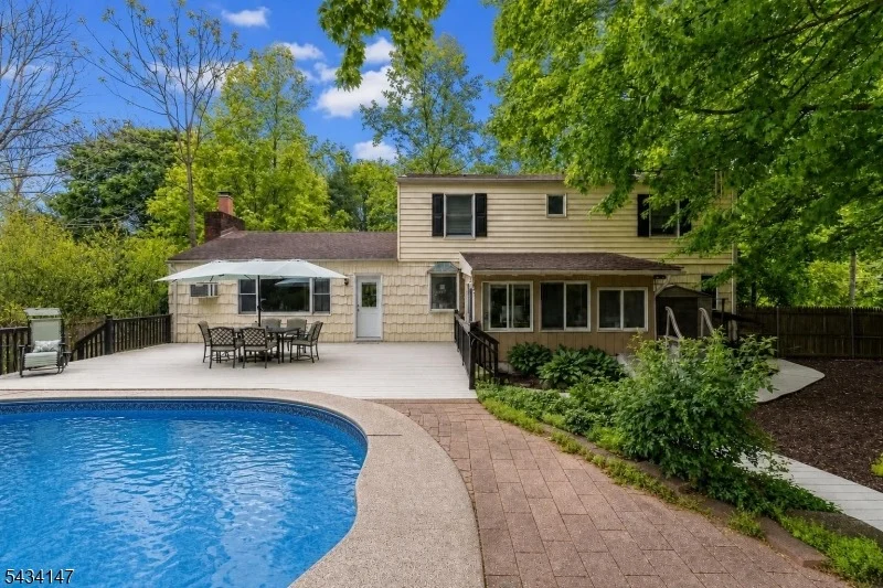 Photo of 33 Brooksyde Ave