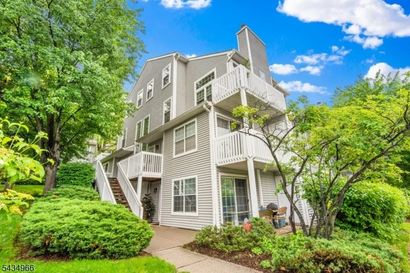 Photo of 45 Fox Run Dr
