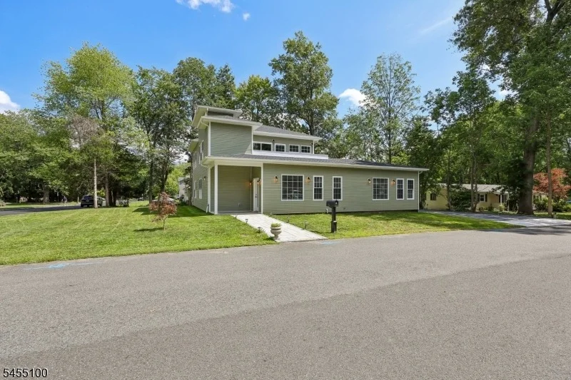 Photo of 34 Gates Ave