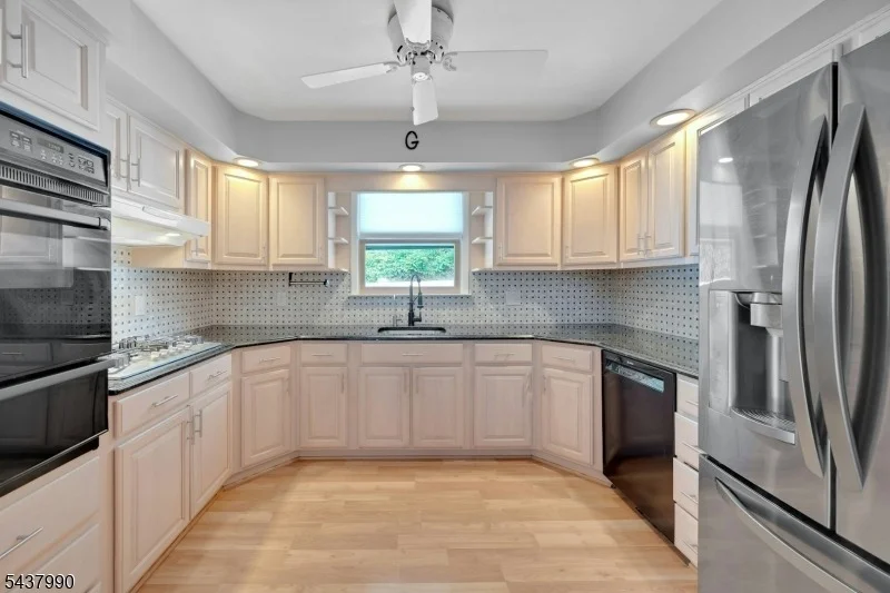 Photo of 451 Chestnut St