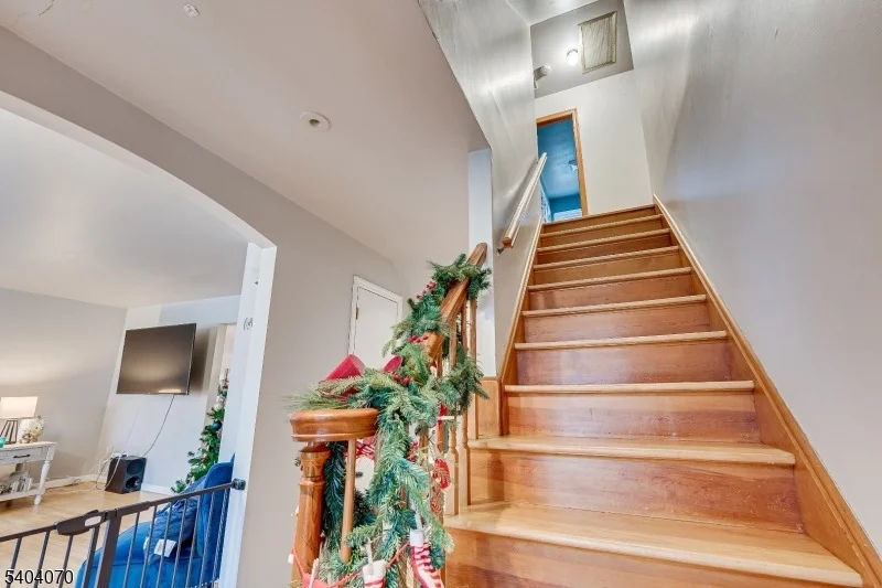 Photo of 228 Oneida Pl