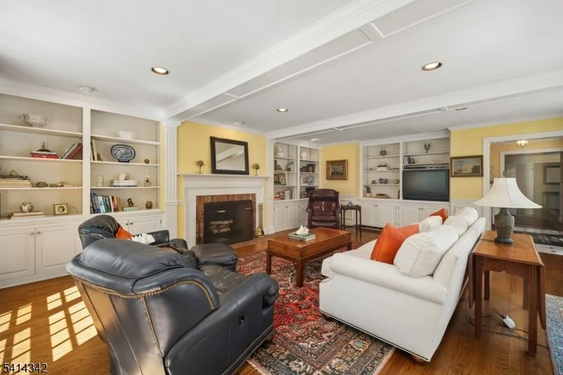 Photo of 638 Mountain Ave